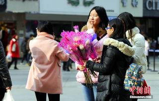 卖花女在线观看,爱与尊严的交响曲  第2张